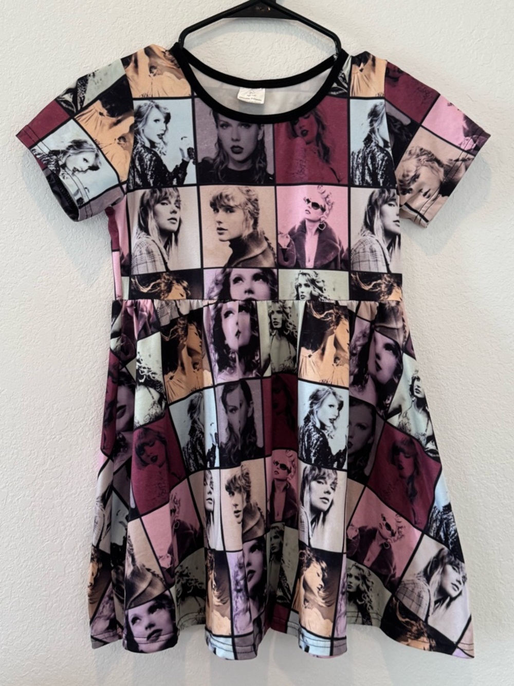 Taylor Swift - Girls' Multi Photo-Print Short Sleeve Dress
